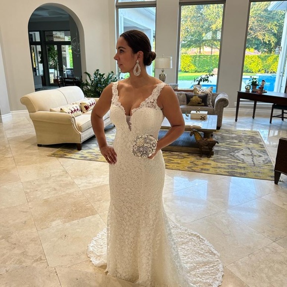 Rosa Clará Lace Wedding Dress - Picture 7 of 7